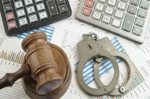 وکیل جنایی؛ حمایت قانونی از افراد در برابر اتهامات اختلاس و پولشویی
