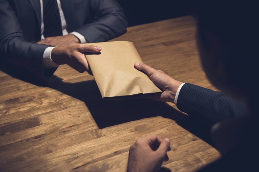 رابطه فساد اقتصادی و رانت سیاسی؛ عامل اصلی رکود و نابرابری در جوامع