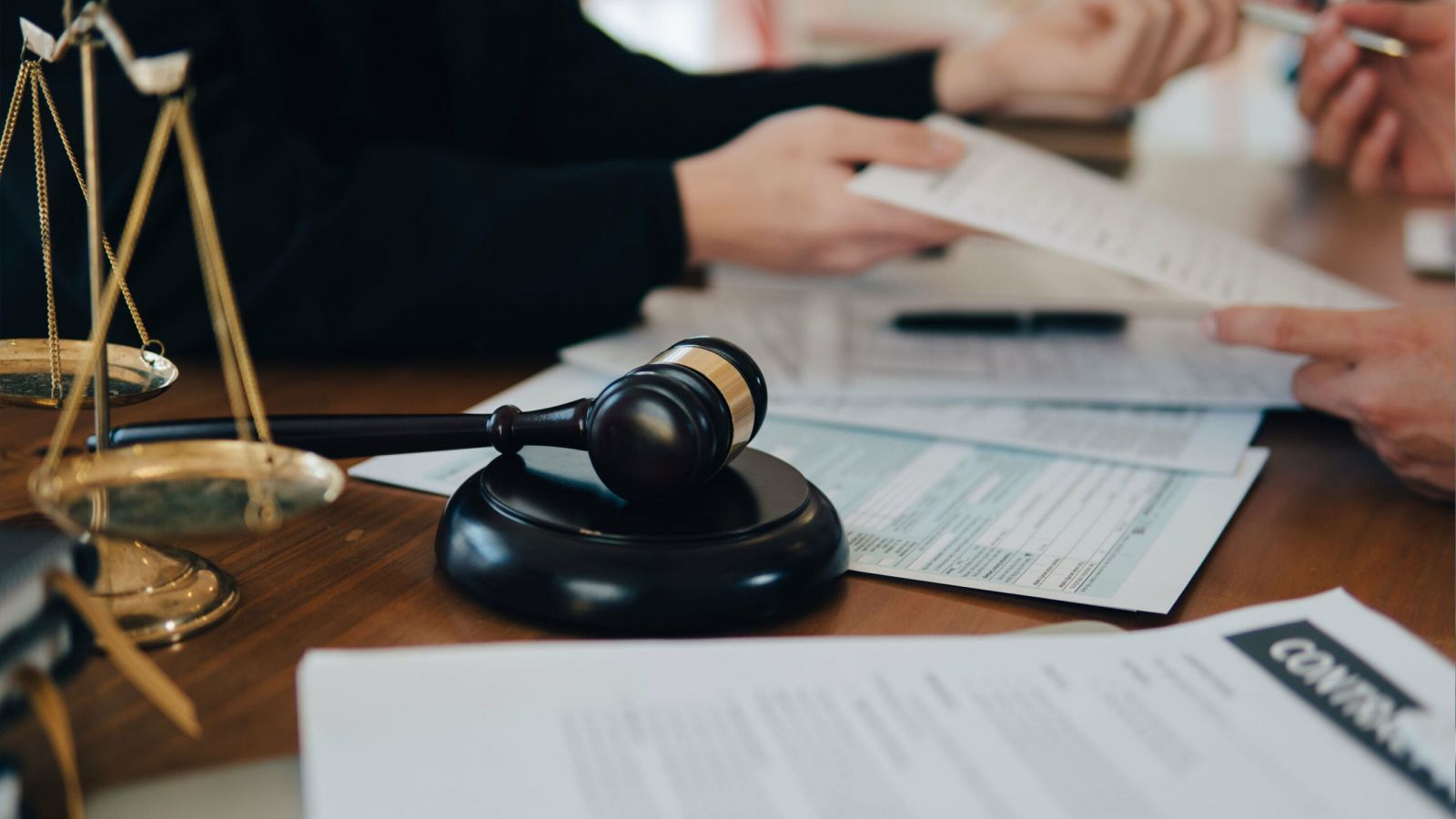 راهکارهای بهترین وکیل شرکت برای تنظیم قراردادهای تجاری بینقص