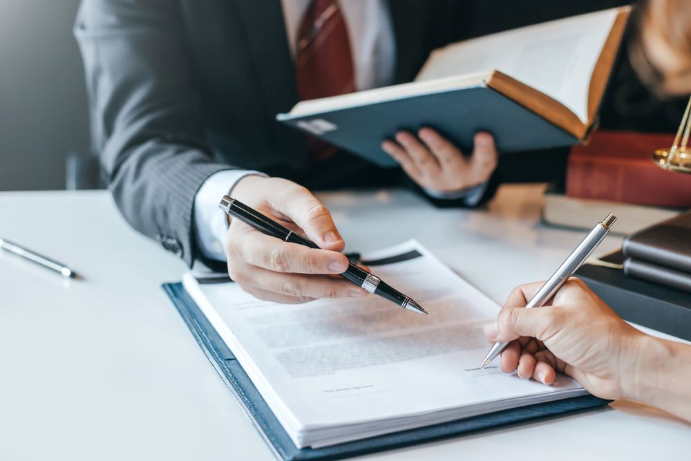 راهکارهای بهترین وکیل شرکت برای تنظیم قراردادهای تجاری بینقص