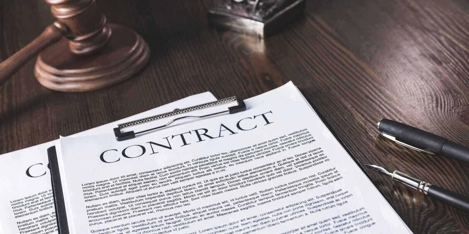تاثیر مخرب قراردادهای دولتی غیرشفاف بر اقتصاد ملی