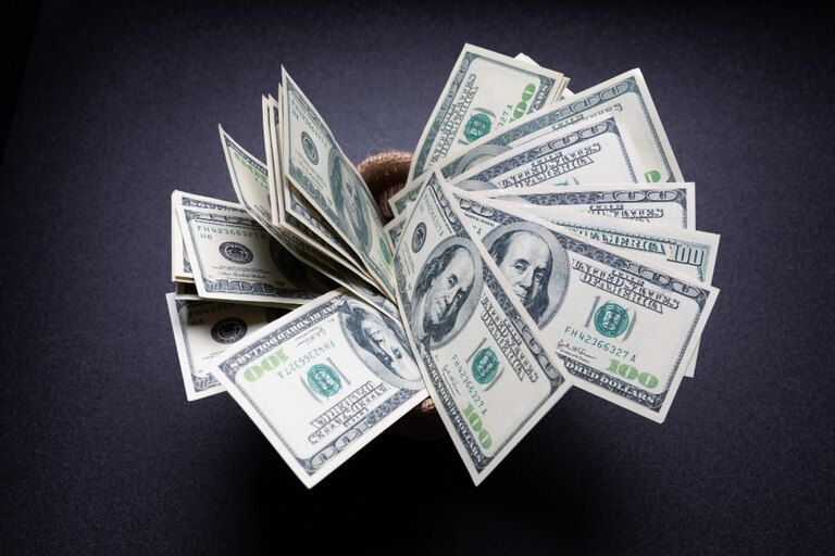 چگونه نرخ دلار نظام بانکی کشور را شکل می‌دهد؟