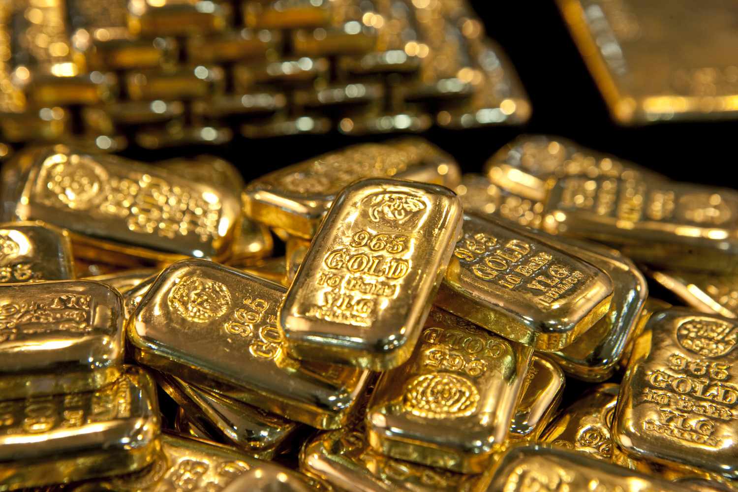 طلا و سیاستهای پولی؛ ابزار کنترل یا محرک تورم؟