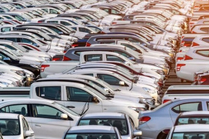 بازار در انتظار جهش قیمت خودروهای وارداتی، مونتاژی و داخلی/ با خیار ۸۰ هزار تومانی، خودرو هم گران میشود!