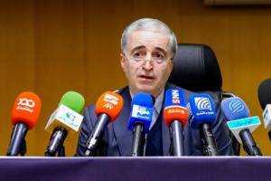 رستگار: انبارهای کشور مملو از کالاهای اساسی است/ مردم از خرید بیش از نیاز خودداری کنند