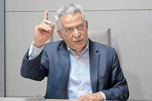 زمان سازندگی بزرگ است؛ به اختلافات کوچک داخلی نگاه نکنیم