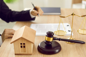 قرارداد پیش فروش ساختمان را امضا نکنید، مگر با مشاوره بهترین وکیل ملکی در اصفهان