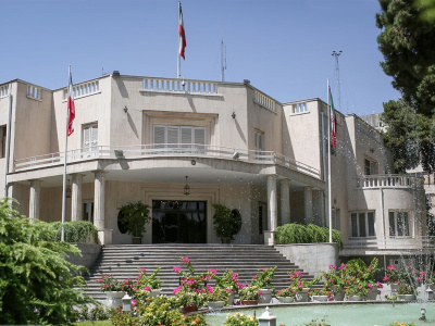 دولت در ایران کوچک است یا کوچک‌نما؟